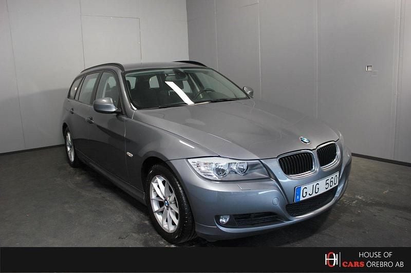 Grå Begagnad 2011 BMW 316 Comfort Edition Kombi | 84 900 kr (Marknadspris) - Bild 1/4