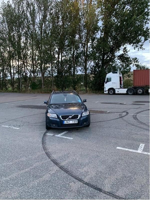 Begagnad 2009 Volvo V50 Momentum Kombi | 27 000 kr (Bra pris) - Bild 1/4