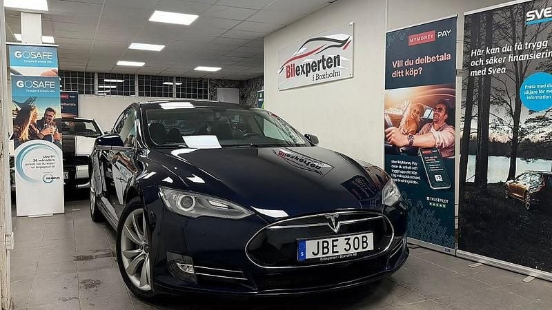 Blå Begagnad 2014 Tesla Model S Halvkombi | 189 900 kr (Bra pris) - Bild 1/4