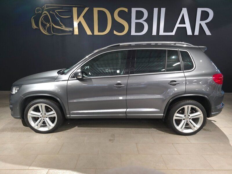 Mörkgrå Begagnad 2014 VW Tiguan Sportline SUV | 165 000 kr (Marknadspris) - Bild 1/4
