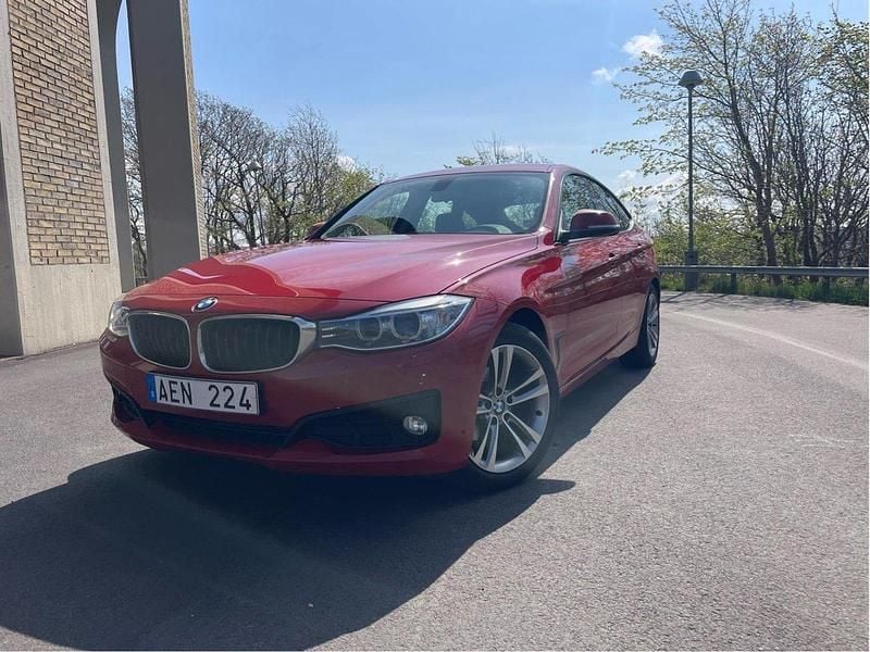 Röd Begagnad 2014 BMW 320 Gran Turismo Sport Line Halvkombi | 103 999 kr (Bra pris) - Bild 1/4