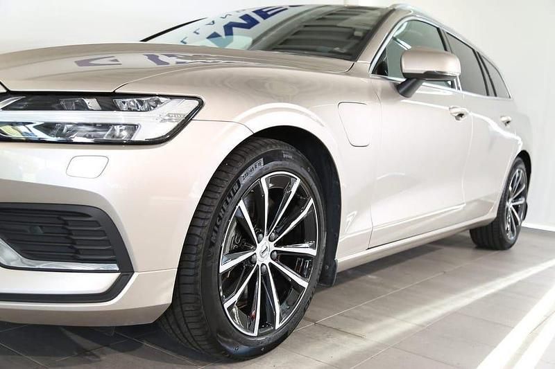 Begagnad Volvo V60 Plus 355 HK (261 kW) 2025 Grå Kombi