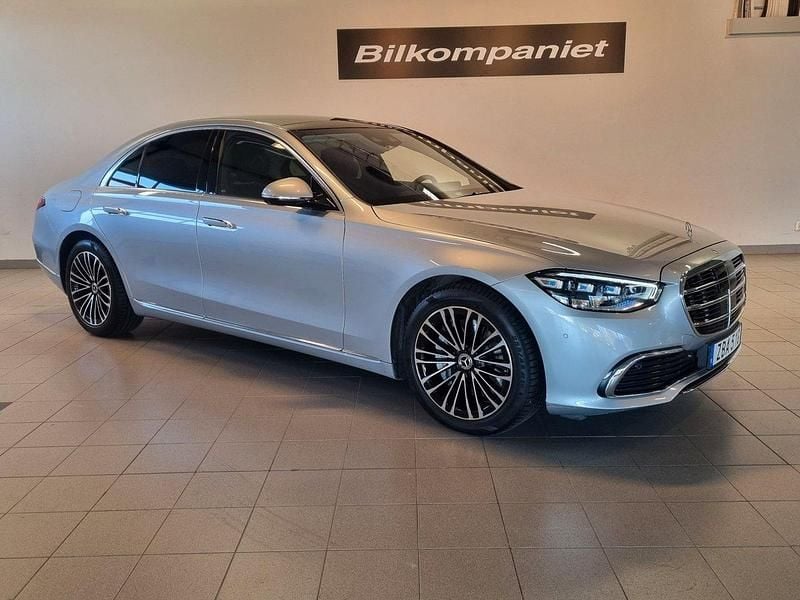 Silver Begagnad 2021 Mercedes S500 Sedan | 919 900 kr - Bild 1/4