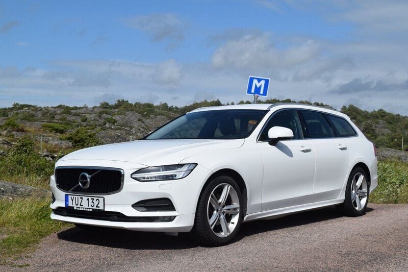 Vit Begagnad 2019 Volvo V90 Momentum Kombi | 138 000 kr (Dyr) - Bild 1/4