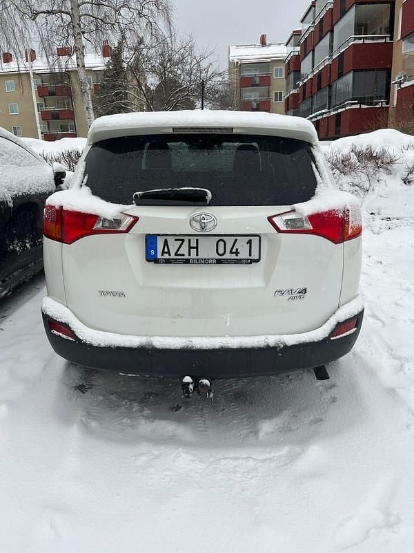 Vit Begagnad 2014 Toyota RAV4 Multidrive S SUV | 142 900 kr (Marknadspris) - Bild 1/4