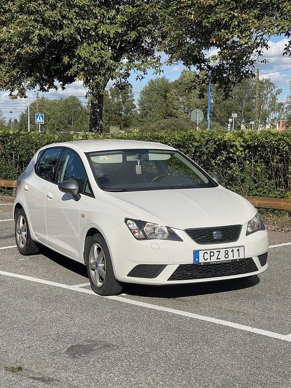 Vit Begagnad 2016 Seat Ibiza Style Halvkombi | 80 000 kr (Marknadspris) - Bild 1/4