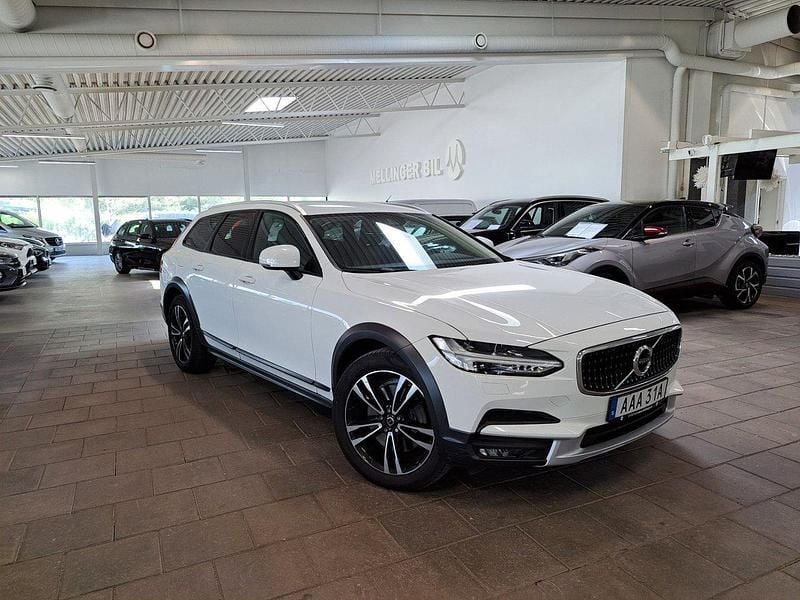 Vit Begagnad 2019 Volvo V90 CC SE Kombi | 299 800 kr (Marknadspris) - Bild 1/4