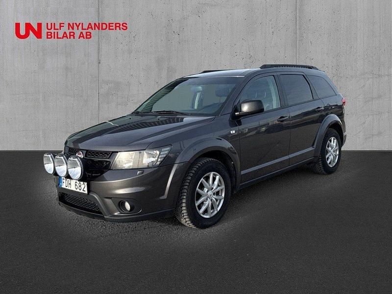 Grå Begagnad 2013 Fiat Freemont SUV | 99 000 kr (Lite dyr) - Bild 1/4