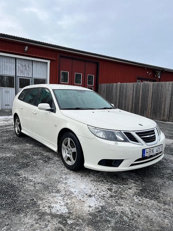 Begagnad Saab 9-3 Linear 150 HK (110 kW) 2008 Vit Kombi