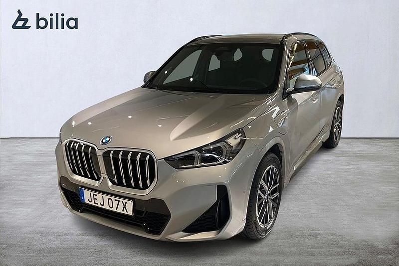 Grå Begagnad 2025 BMW X1 Comfort Edition SUV | 508 000 kr (Bra pris) - Bild 1/4