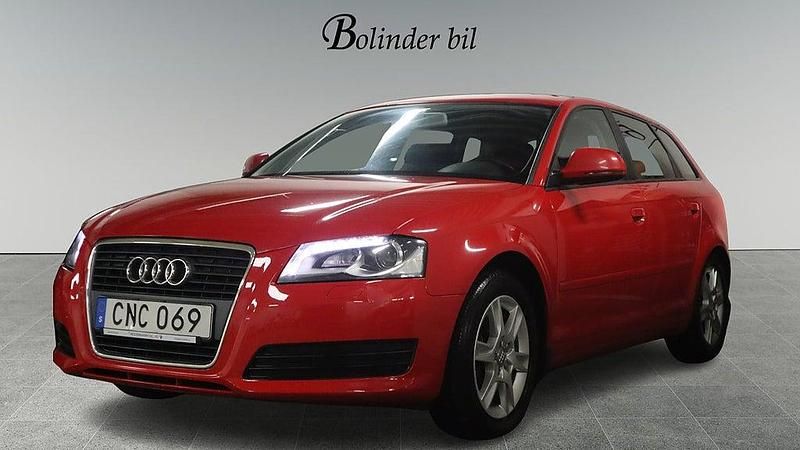 Begagnad Audi A3 Sportback Attraction 125 HK (91 kW) 2010 Röd Halvkombi