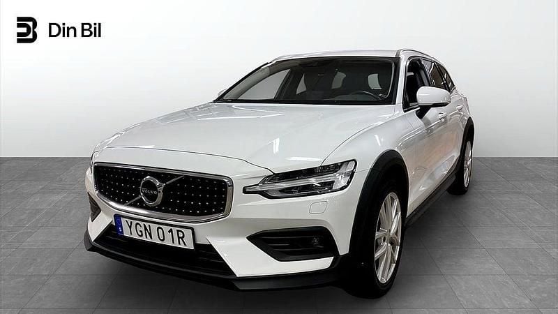 Vit Begagnad 2019 Volvo V60 CC Momentum Kombi | 309 000 kr (Lite dyr) - Bild 1/4
