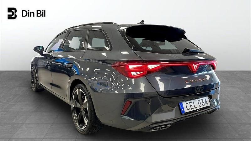 Begagnad Cupra Leon 150 HK (110 kW) 2024 Magnetic tech metallic Kombi