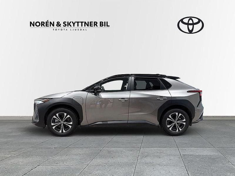Begagnad Toyota bZ4X Style 2023 Silver SUV