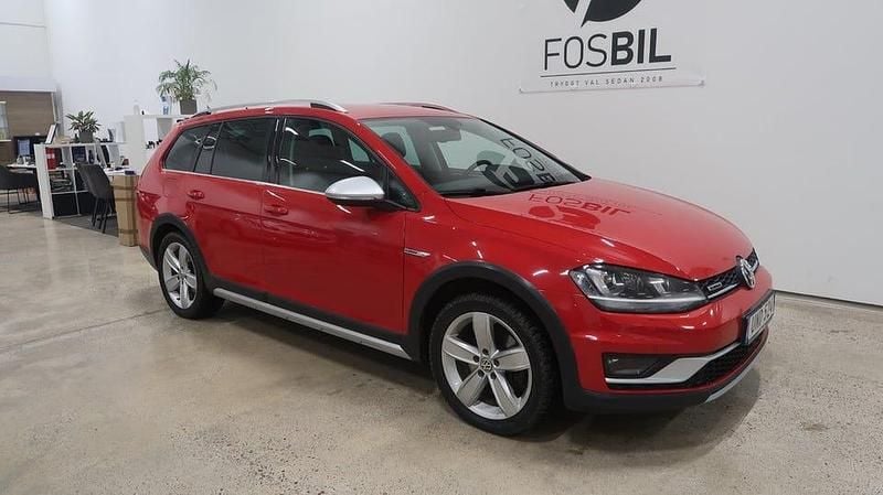 Röd Begagnad 2015 VW Golf Alltrack Kombi | 129 900 kr (Marknadspris) - Bild 1/3