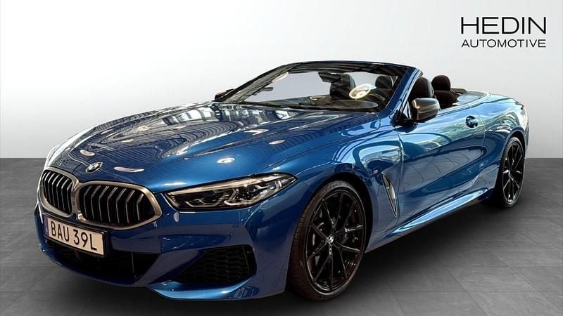 Blå (blue) Begagnad 2018 BMW M850 M Sport Sportkupé | 699 900 kr (Marknadspris) - Bild 1/4