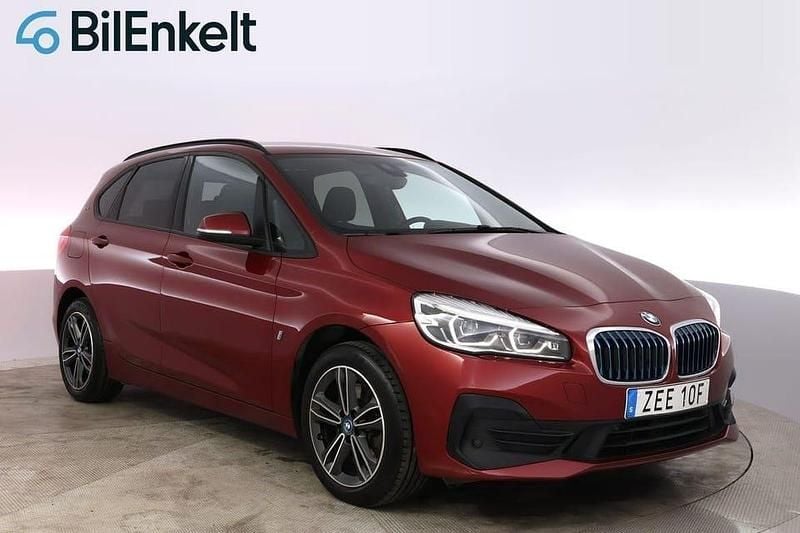 Röd Begagnad 2019 BMW 225 Kombi | 159 900 kr - Bild 1/4
