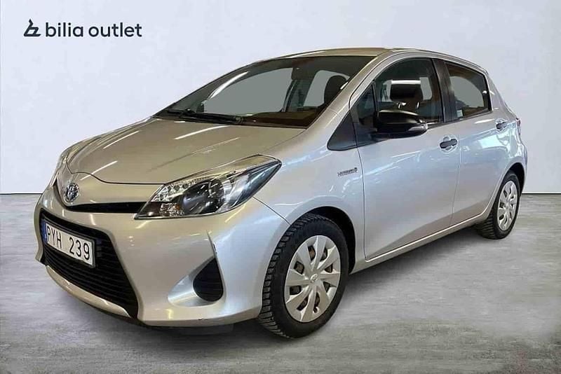 Begagnad Toyota Yaris Hybrid 2013 Silver Halvkombi