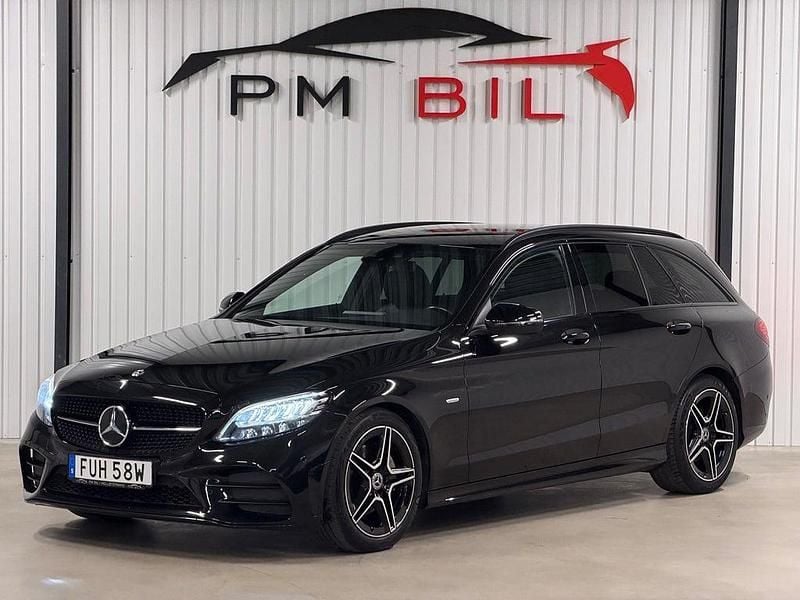 Svart Begagnad 2021 Mercedes C220 AMG line | 309 900 kr (Marknadspris) - Bild 1/4