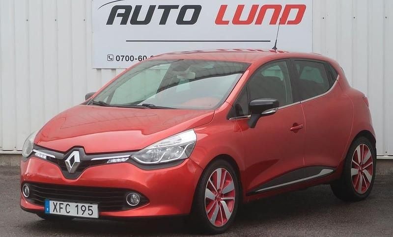 Röd Begagnad 2015 Renault Clio IV Halvkombi | 69 900 kr (Marknadspris) - Bild 1/4