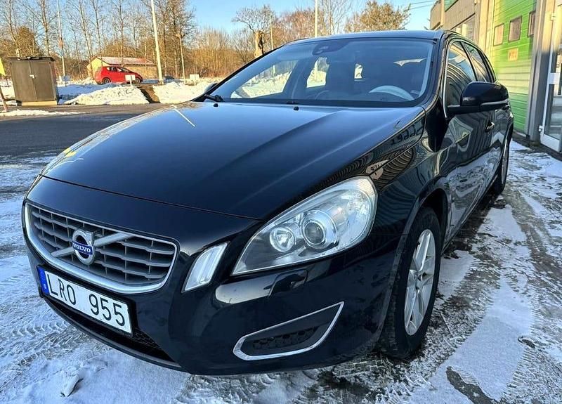 Begagnad Volvo V60 Summum 163 HK (119 kW) 2011 Svart Kombi