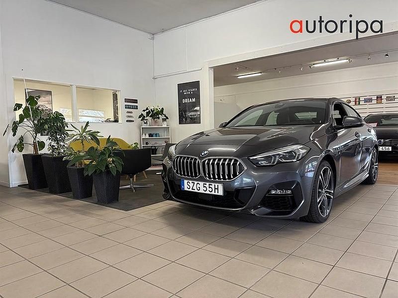 Grå Begagnad 2020 BMW 218 M Sport Sportkupé | 219 900 kr (Superpris) - Bild 1/4