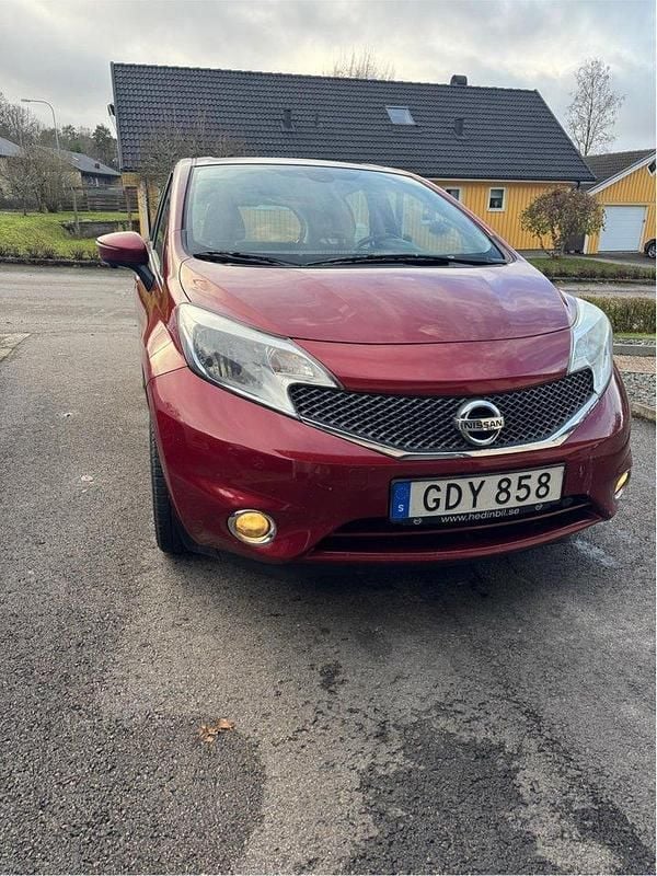 Röd Begagnad 2015 Nissan Note 360º Halvkombi | 45 000 kr (Superpris) - Bild 1/4