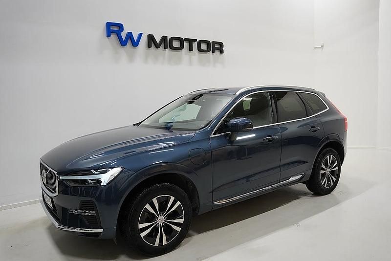 Mörkblå Begagnad 2022 Volvo XC60 SUV | 398 900 kr (Superpris) - Bild 1/4