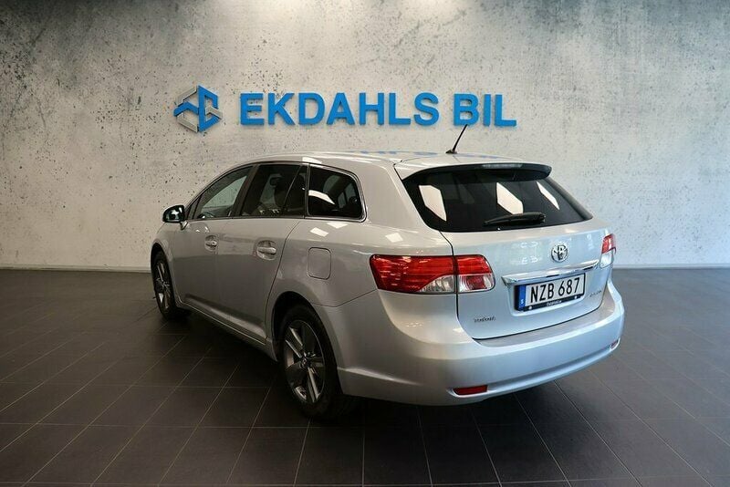 Begagnad Toyota Avensis 153 HK (112 kW) 2014 Silver Kombi