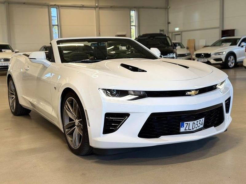 Vit Begagnad 2017 Chevrolet Camaro SS Cab | 539 900 kr (Marknadspris) - Bild 1/4