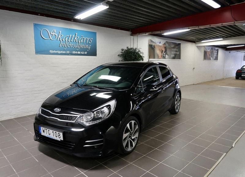 Svart Begagnad 2015 Kia Rio Halvkombi | 59 000 kr (Bra pris) - Bild 1/4