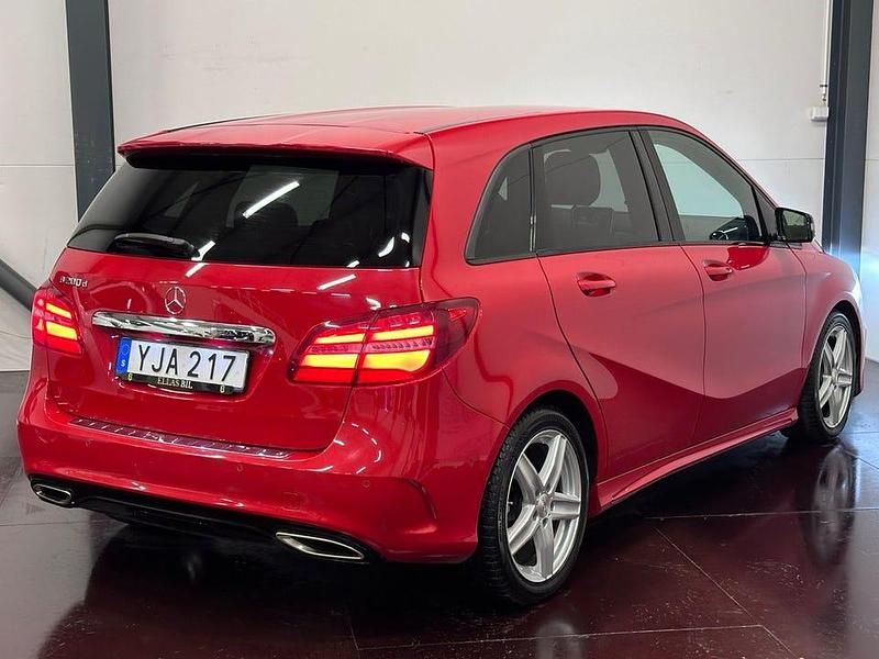 Begagnad Mercedes B200 AMG 136 HK (100 kW) 2016 Röd Minibuss