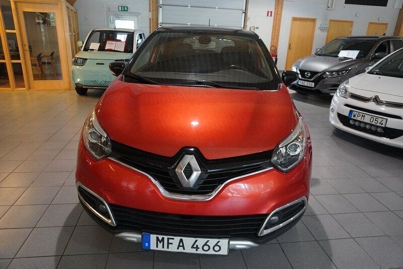 Flerfärgad Begagnad 2015 Renault Captur SUV | 99 000 kr (Marknadspris) - Bild 1/4