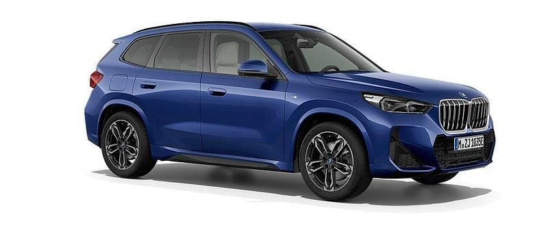 Blå Ny 2025 BMW X1 Comfort Edition SUV | 665 600 kr - Bild 1/4