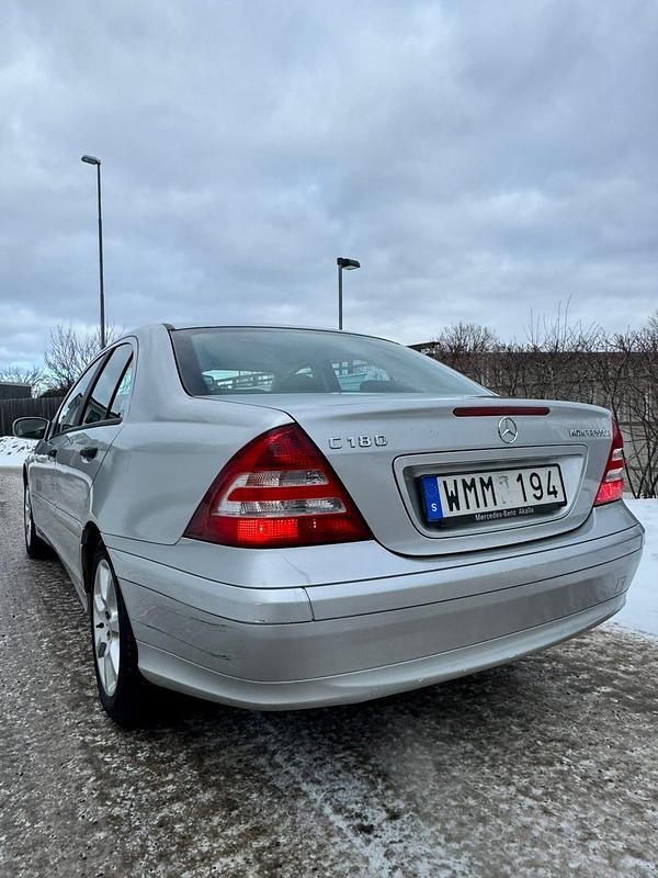 Begagnad Mercedes C180 143 HK (105 kW) 2005