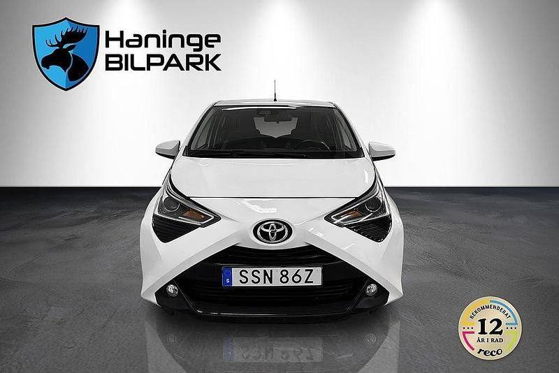 Begagnad Toyota Aygo X-play 72 HK (52 kW) 2018 Vit Halvkombi