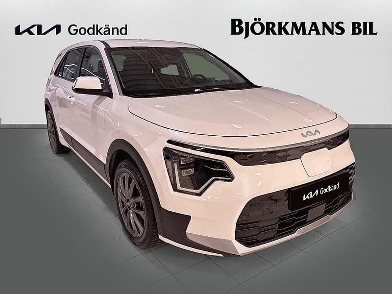 Begagnad Kia Niro 11 kW (15 HK) 2023 Vit SUV