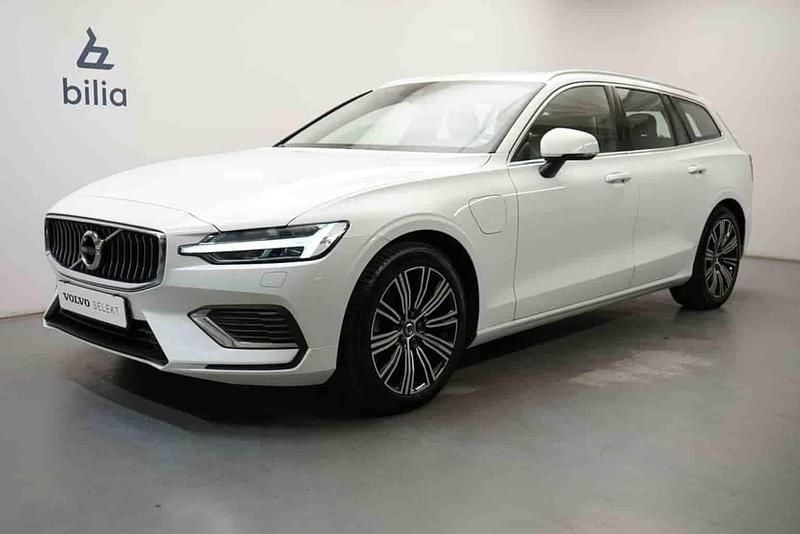 Vit Begagnad 2022 Volvo V60 Kombi | 349 900 kr (Superpris) - Bild 1/1
