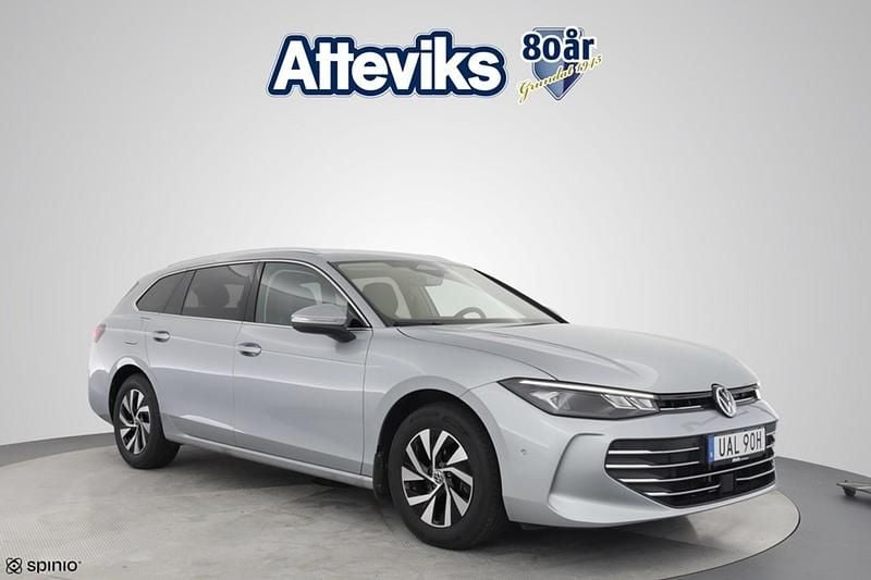 Silver Begagnad 2024 VW Passat Business Kombi | 338 700 kr (Lite dyr) - Bild 1/4