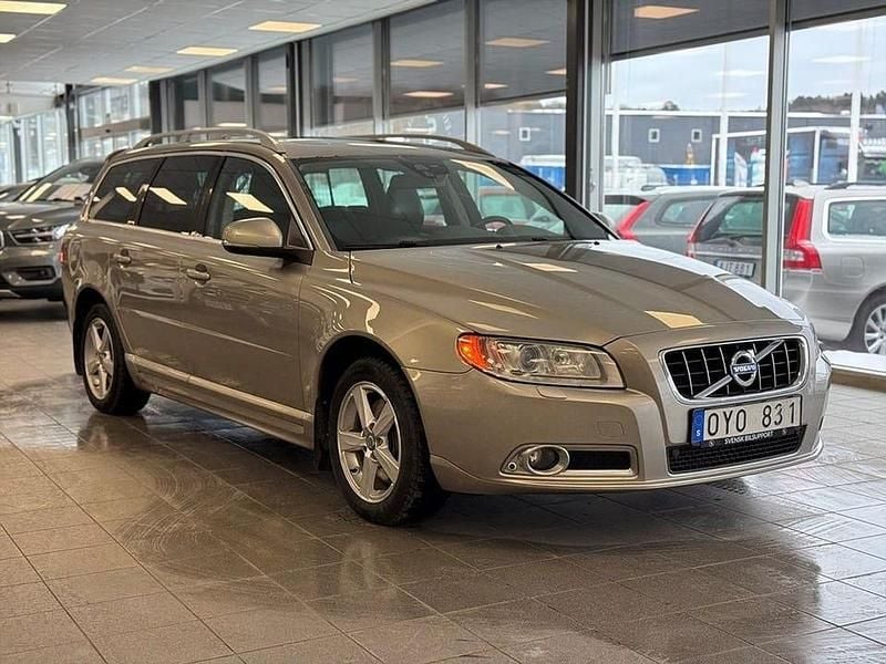 Begagnad Volvo V70 Summum 218 HK (160 kW) 2012 Brun Kombi
