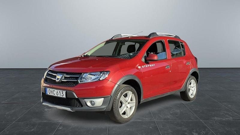 Röd Begagnad 2016 Dacia Sandero Stepway Halvkombi | 89 900 kr (Marknadspris) - Bild 1/3