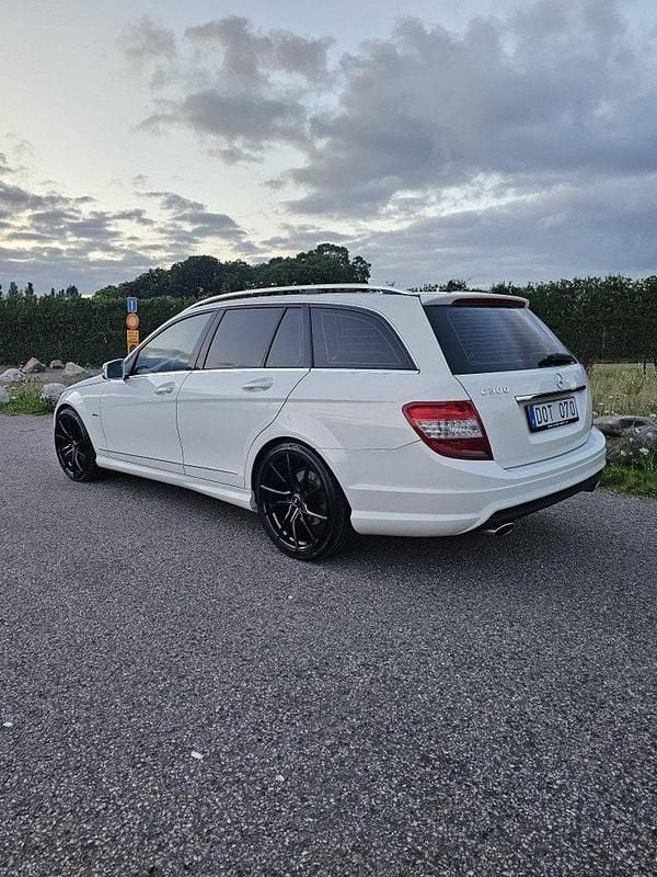 Vit Begagnad 2010 Mercedes C300 Avantgarde Kombi | 69 000 kr - Bild 1/4