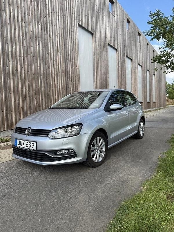Silver Begagnad 2015 VW Polo Halvkombi | 119 900 kr (Marknadspris) - Bild 1/4