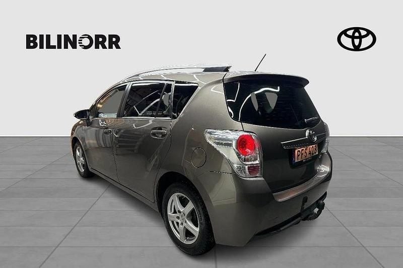 Begagnad Toyota Verso 148 HK (108 kW) 2017 Grå Minibuss