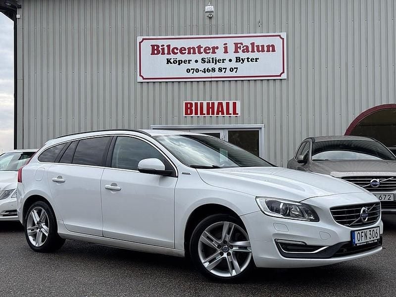 Vit Begagnad 2016 Volvo V60 Momentum Kombi | 149 900 kr (Marknadspris) - Bild 1/4