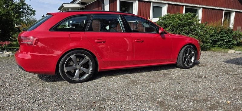 Röd Begagnad 2011 Audi A4 Kombi | 80 000 kr (Marknadspris) - Bild 1/4