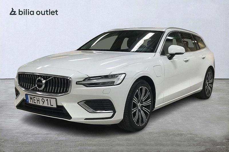 Vit Begagnad 2021 Volvo V60 Kombi | 254 900 kr (Superpris) - Bild 1/3