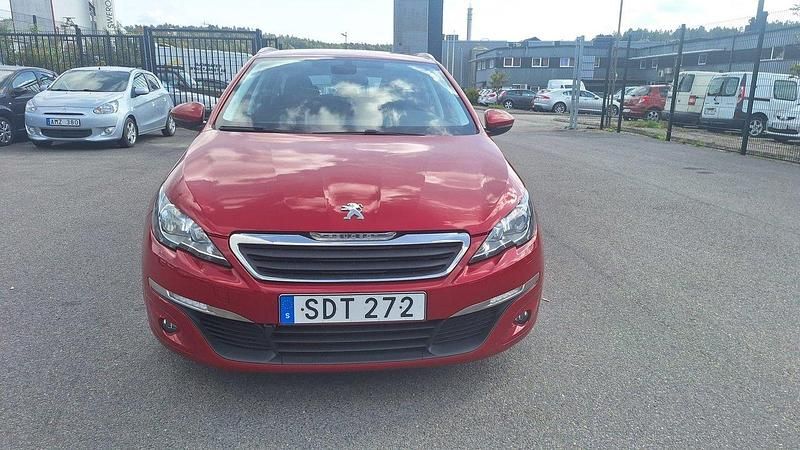 Mörkröd (röd) Begagnad 2014 Peugeot 308 Active Kombi | 53 900 kr (Marknadspris) - Bild 1/4
