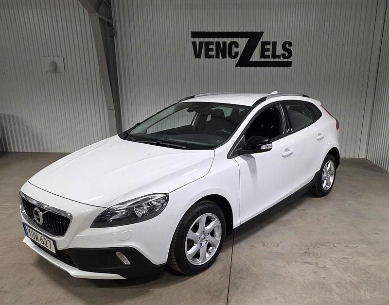 Vit Begagnad 2017 Volvo V40 CC Kombi | 159 000 kr (Marknadspris) - Bild 1/4