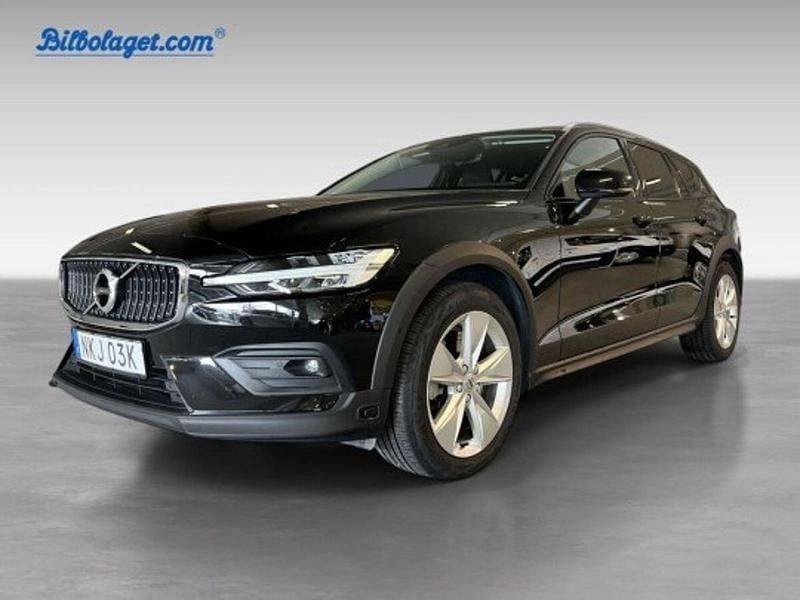 Svart Begagnad 2022 Volvo V60 CC Kombi | 389 900 kr (Marknadspris) - Bild 1/4